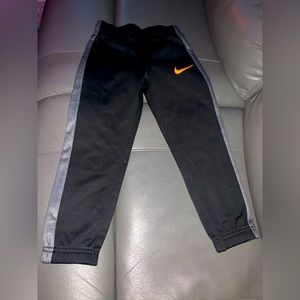 Nike boys joggers. Excellent condition. Size 5